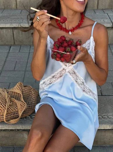 Paula | Vestido Mini Satinado de Tirantes con Encaje