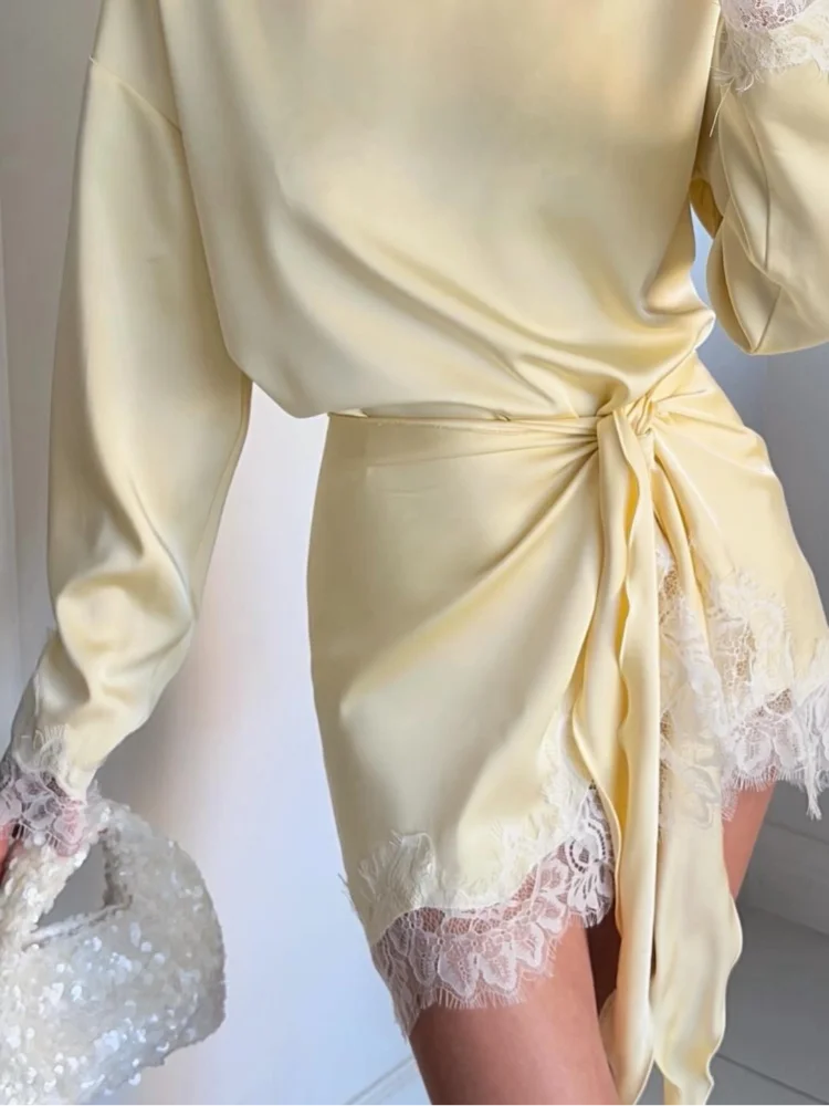 Elsa | Vestido Corto Satinado con Encaje