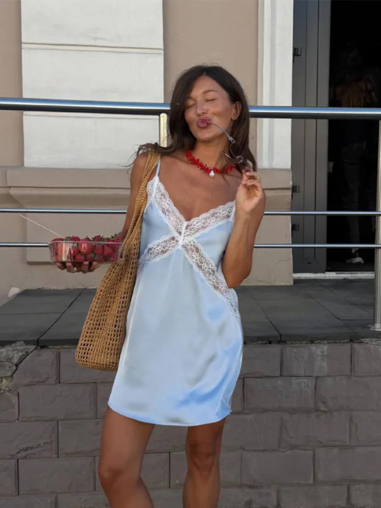 Paula | Vestido Mini Satinado de Tirantes con Encaje