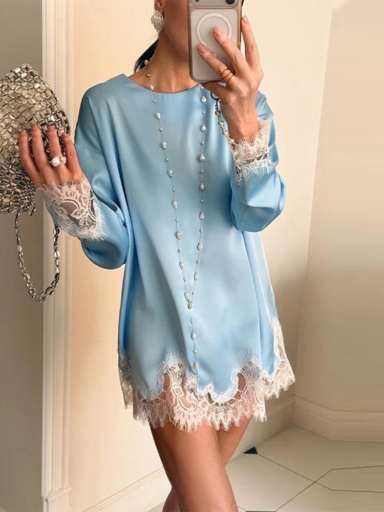 Elsa | Vestido Corto Satinado con Encaje y Manga Larga