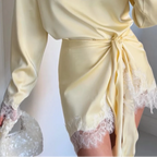 Elsa | Vestido Corto Satinado con Encaje