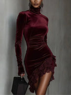 Sofía | Vestido Mini Ajustado con Cuello Alto y Bajo de Encaje