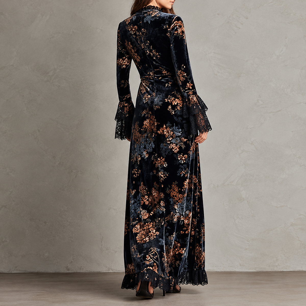 Victoria | Vestido Largo de Terciopelo Floral con Puños de Encaje